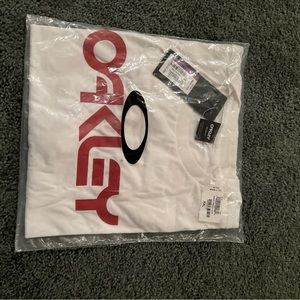 NIB XXL WHITE WITH RED LETTERS OAKLEY SPELL OUT TSHIRT NIB XXL